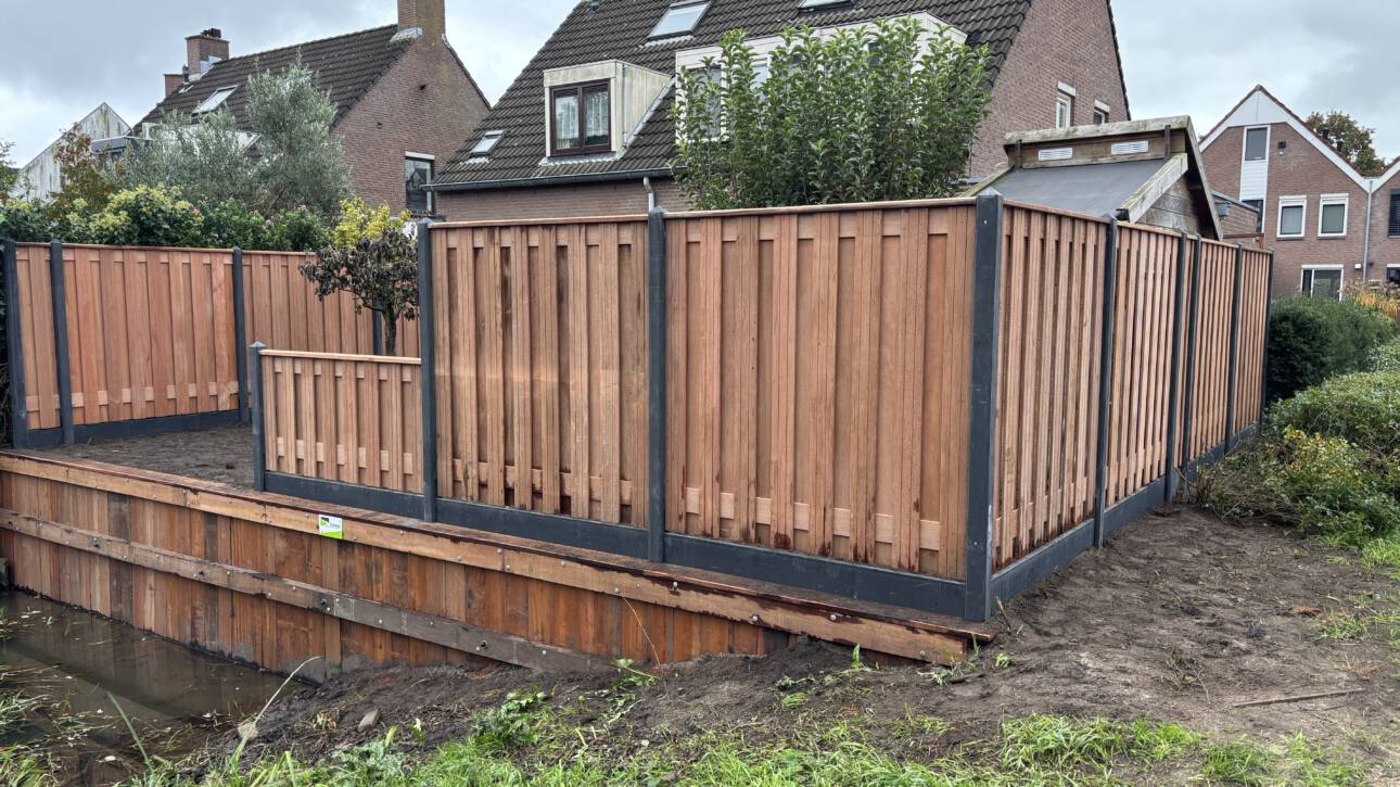 Overzicht van afgerond houten tuinproject
